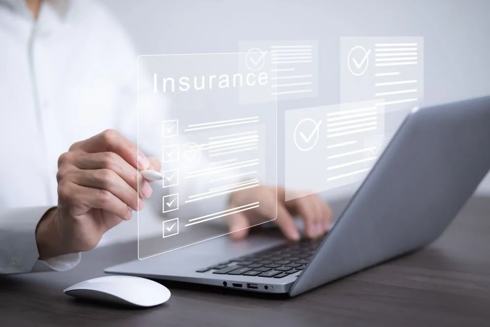 เคลียร์ชัด ! ซื้อประกันออนไลน์ดีไหม ? หรือคุยกับตัวแทนดีกว่า